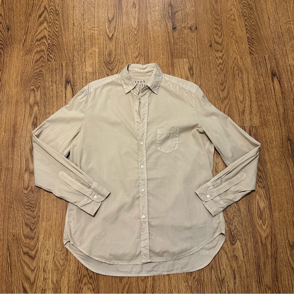 Frank & Eileen Light Tan V Neck Button Down Shirt Size Small lightweight fabric